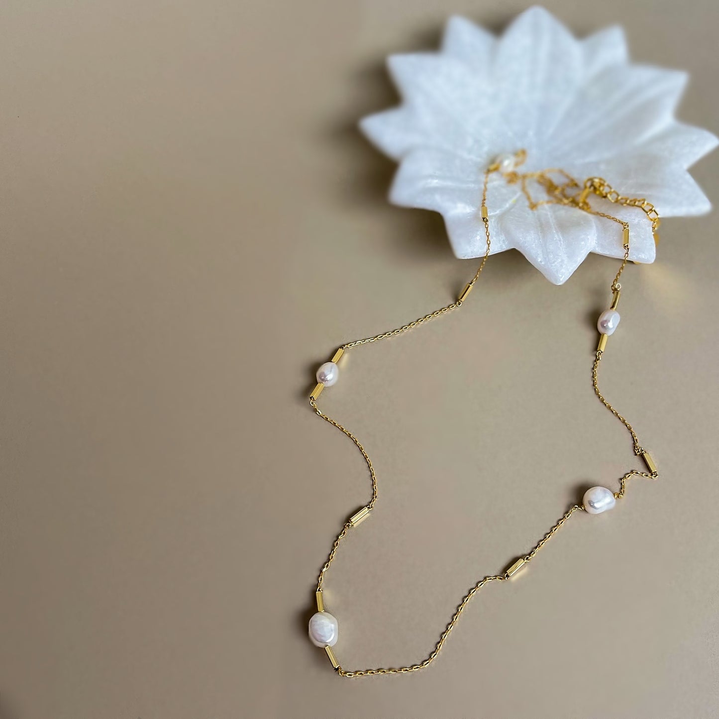 Baroque & chains station necklace